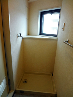 横浜市神奈川区の賃貸マンション　ＮＩＣアーバンハイム白楽４０１号室　洗濯機置場
