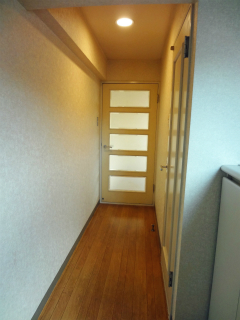 横浜市神奈川区の賃貸マンション　ＮＩＣアーバンハイム白楽４０１号室　廊下