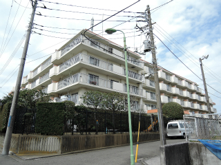 横浜市鶴見区の賃貸マンション　鶴見岸谷ハイツ　503号室 外観です