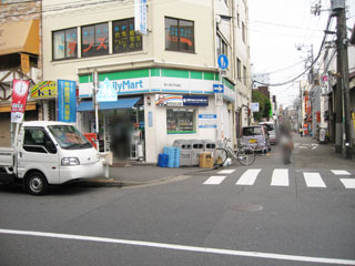 横浜市神奈川区の賃貸マンション　ネオマイム新子安弐番館　ファミリーマート