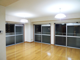横須賀市の賃貸マンション　ニックハイム三笠公園　１００８号室　リビングです