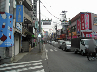 川崎市幸区の賃貸マンション　ナイスアーバンスピリッツ矢向塚越　商店街