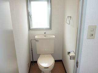 川崎市川崎区の賃貸マンション　エスポワール北辰Ⅱ　トイレにも窓