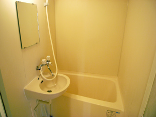 横浜市鶴見区の賃貸マンション　リバーサイド203号室　浴室