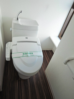 横浜市鶴見区の賃貸マンション　ハピネス平井　４０１号室　トイレ