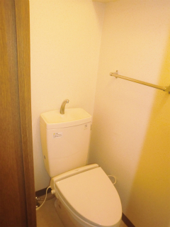 東京都荒川区の賃貸マンション　カルム町屋　２０２号室　トイレ