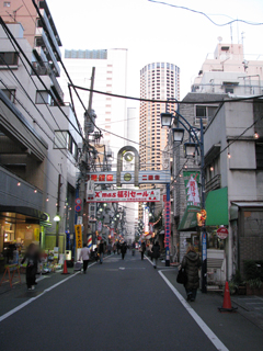 東京都目黒区の賃貸マンション　中目黒コート　商店街