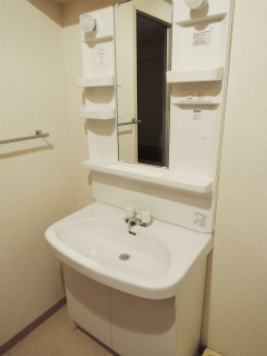 横浜市鶴見区の賃貸マンション　グランドメゾン鶴見サウスウイング　８０３　洗面室