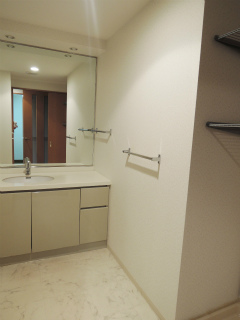 横浜市鶴見区の賃貸マンション　オーベル鶴見中央　５１０　洗面室