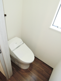 横浜市鶴見区の新築賃貸アパート　アバンダンティア　２０１号室　トイレ