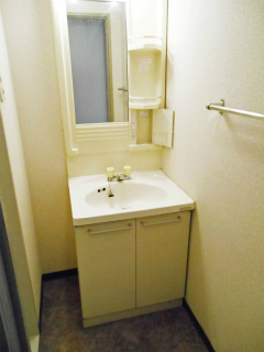 横浜市港北区の賃貸マンション　キクナスプリングス　２０３号室　洗面化粧台