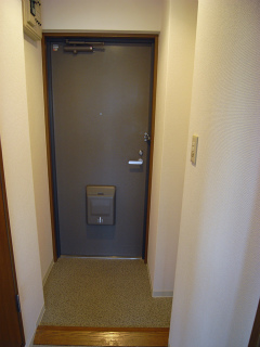 横浜市鶴見区の賃貸マンション　リバーサイド203号室　玄関
