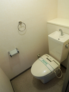 神奈川県横須賀市の賃貸マンション　グラン・ベルデ３０１号室　トイレ