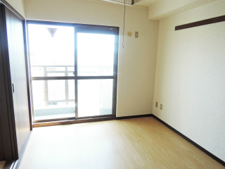 横浜市鶴見区の賃貸マンション　セレノ北寺尾　４０３号室　洋室２