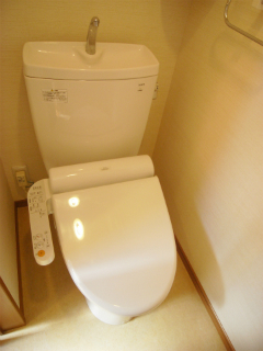 横浜市鶴見区の賃貸マンション　ヴィア・サリーチェ　２０１号室　トイレ