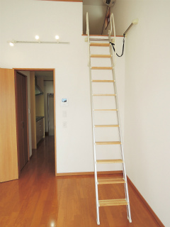 横浜市鶴見区の賃貸アパート　そらまめハウス　２０１号室　ロフト階段