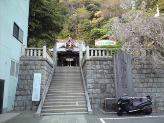 横浜市磯子区の賃貸マンション　コーラル根岸　八幡神社