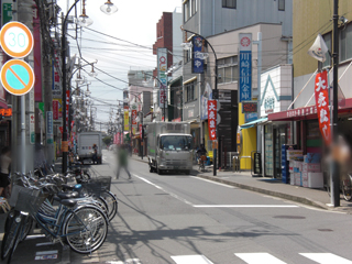 川崎市幸区の賃貸マンション　ナイスアーバンスピリッツ矢向塚越　商店街