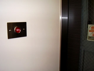 横浜市神奈川区賃貸マンション　エクセル東神奈川　エレベーター内非常ボタン