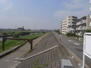 横浜市港北区の分譲賃貸マンション　ニックシルクハイム大倉山　鶴見川沿いのサイクリングロード